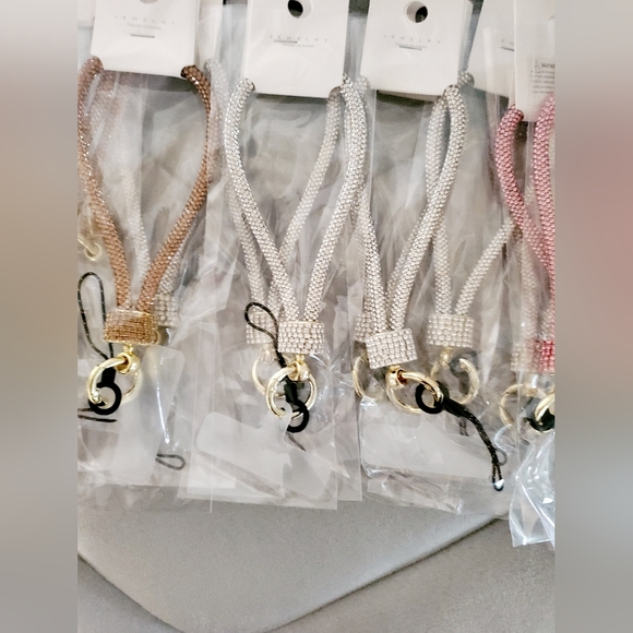 BLING HAND WRIST PHONE STRAP - Picture 5 of 10